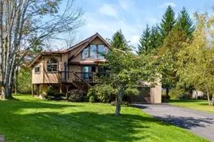1605 Ridgeview Ct, Lake Ariel, PA 18436 - Photo 2