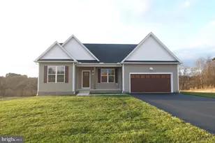 310 Steeple Vw Dr, Hanover, PA 17331 - Photo 2