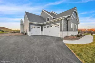 705 Oxford Dr, York, PA 17406 - Photo 4