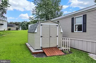717 Lake Dr, Mount Wolf, PA 17347 - Photo 20