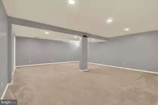 2040 Waterfall Dr, Hanover, PA 17331 - Photo 18