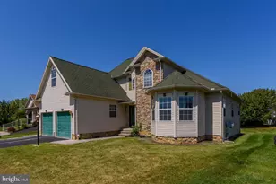 322 Fox Knoll Ct, Hanover, PA 17331 - Photo 2