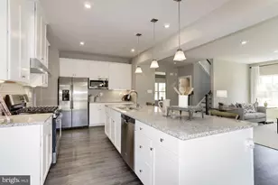 300 Spring Ln, York, PA 17406 - Photo 4