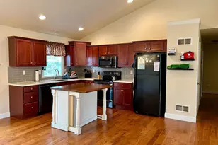 110 Lynne Dr, Mount Wolf, PA 17347 - Photo 4