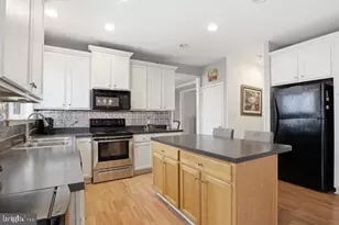 748 Connolly Dr, Red Lion, PA 17356 - Photo 12