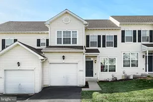 2233 Live Oak Ln, York, PA 17406 - Photo 2