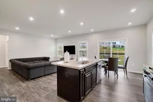 19 Lady Harrington Dr, York, PA 17402 - Photo 2