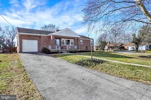 2090 Sycamore Rd, York, PA 17408 - Photo 2