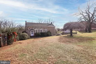 3155 Lehr Dr, York, PA 17404 - Photo 2