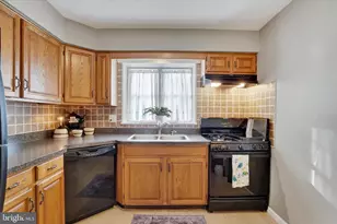 377 Weldon Dr, York, PA 17404 - Photo 8
