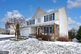 385 Torrey Pines Dr, Mount Wolf, PA 17347 - Photo 2