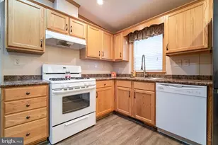 303 Basil Ct, York, PA 17402 - Photo 8