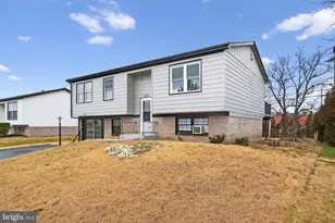 987 Marbrook Ln, York, PA 17404 - Photo 2