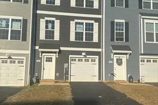 442 Bradford Dr, Red Lion, PA 17356 - Photo 2