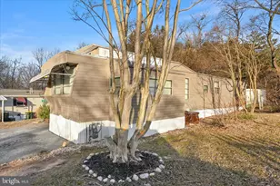 737 Lake Dr, Mount Wolf, PA 17347 - Photo 6