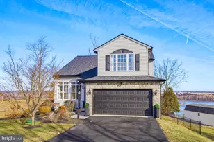 505 North Burberry Lane, Mount Wolf, PA 17347 - Photo 2