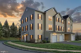 2305 Sunny Hill Cir, York, PA 17406 - Photo 6