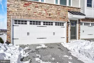 1154 Rosecroft Ln, York, PA 17403 - Photo 2