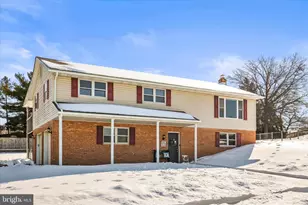 22 Covington Dr, Manchester, PA 17345 - Photo 2