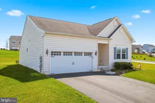 36 Kaitlyn Dr, Hanover, PA 17331 - Photo 2