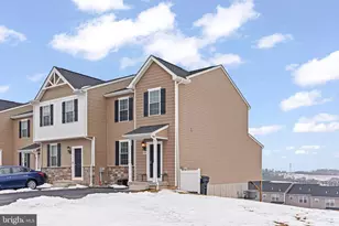 270 Holstein Dr, Hanover, PA 17331 - Photo 2