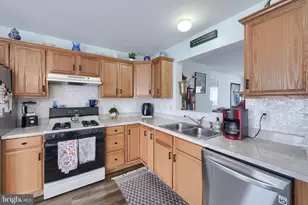 2706 Equestrian Dr, York, PA 17402 - Photo 10