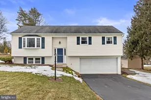 230 Fairway Dr, Etters, PA 17319 - Photo 1