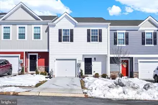 325 Locust Run Dr, York, PA 17404 - Photo 1