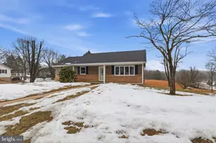 810 Jefferson Ln, Red Lion, PA 17356 - Photo 4