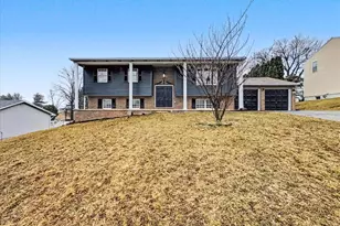 1360 Breezeview Dr, York, PA 17404 - Photo 1