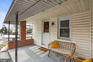 1314 Canterbury Ln, York, PA 17406 - Photo 4