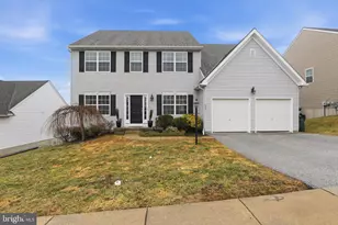 215 Azalea Dr, Windsor, PA 17366 - Photo 2