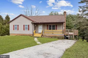 225 Bragg Cir, Hanover, PA 17331 - Photo 4