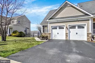 534 Lake Redman Ct, Seven Valleys, PA 17360 - Photo 1