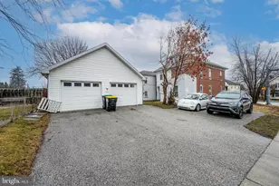819 York St, Hanover, PA 17331 - Photo 2