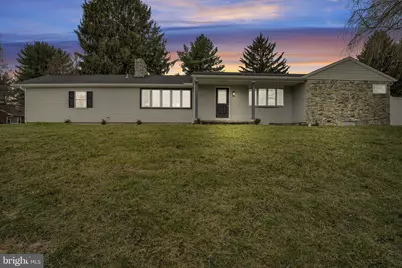 7 Crescent Drive, Fairview Township, PA 17070 - Photo 2