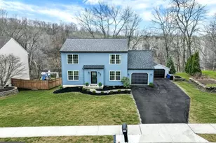 140 Burberry Ln, Mount Wolf, PA 17347 - Photo 2