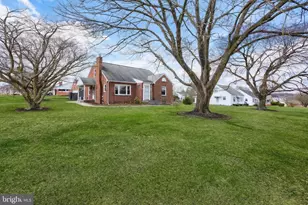 1826 Powder Mill Rd, York, PA 17402 - Photo 2