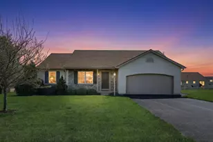 135 Torrey Pines Dr, Mount Wolf, PA 17347 - Photo 1