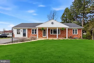 2733 Sunset Ln, York, PA 17408 - Photo 2