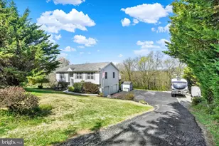 116 West Ct, Glen Rock, PA 17327 - Photo 2