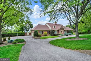925 Summit Cir N, York, PA 17403 - Photo 4