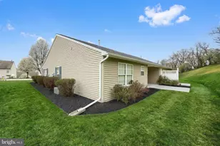 7170 Seneca Ridge Dr, York, PA 17403 - Photo 4