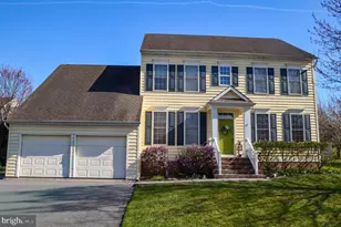 815 Edgeworth Ct, Red Lion, PA 17356 - Photo 2
