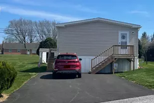 103 Carbridge Rd E, Stewartstown, PA 17363 - Photo 2