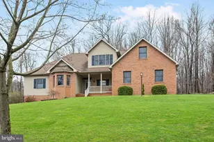 9718 Woodland Dr, Hanover, PA 17331 - Photo 2