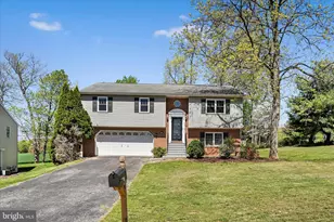301 Larkin Dr, Red Lion, PA 17356 - Photo 2