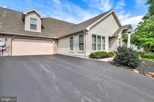 102 Heather Glen Dr, Red Lion, PA 17356 - Photo 1