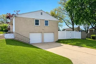 555 Woodland View Dr, York, PA 17406 - Photo 4