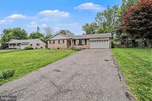 12 Greenbriar Dr, York, PA 17407 - Photo 4